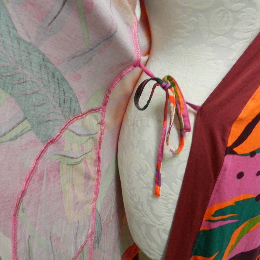 SOMA Cool Nights Rayon Robe Pockets Colorful Size Sz Small Medium Sm Md S M - Picture 16 of 16